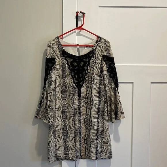 Christian Caliendo Black and Tan Bell Sleeve Dress size S - Picture 1 of 6